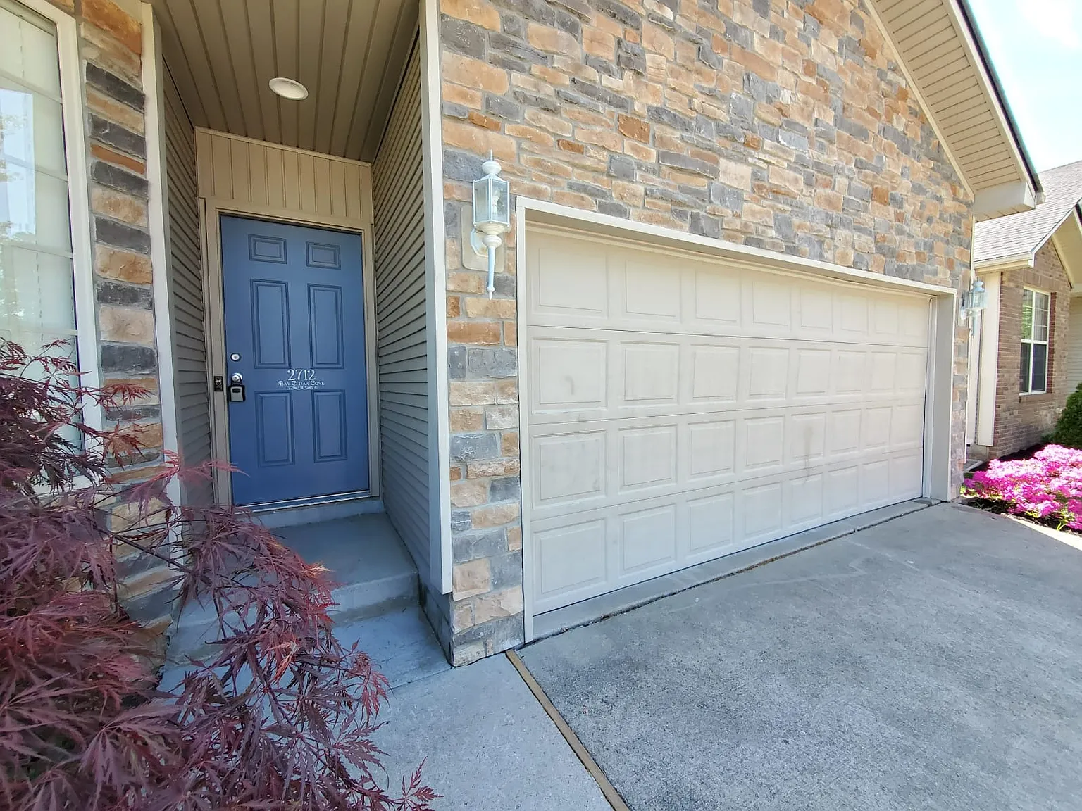 3 bed, 1370 sqft, $2,100 — Photo 3