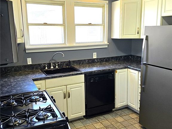 2nd image of 3902 Wood Ave