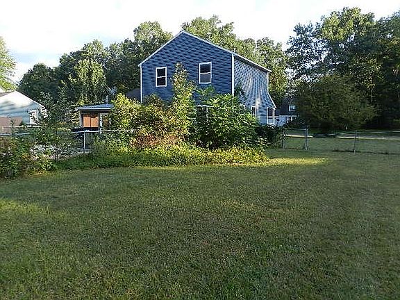 5th image of 14 Columbine Ave