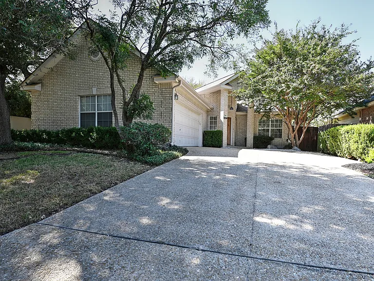 1615 Hawks Tree Ln — Photo 32