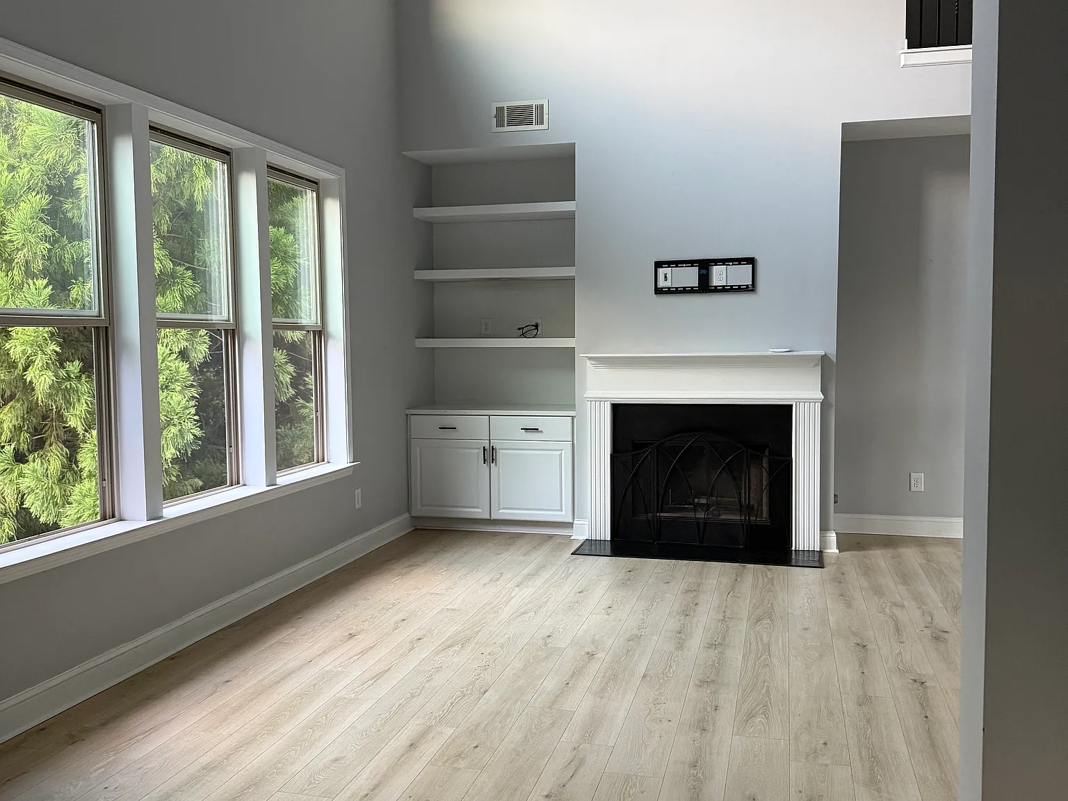 6 bed, 5133 sqft, $5,250 — Photo 4