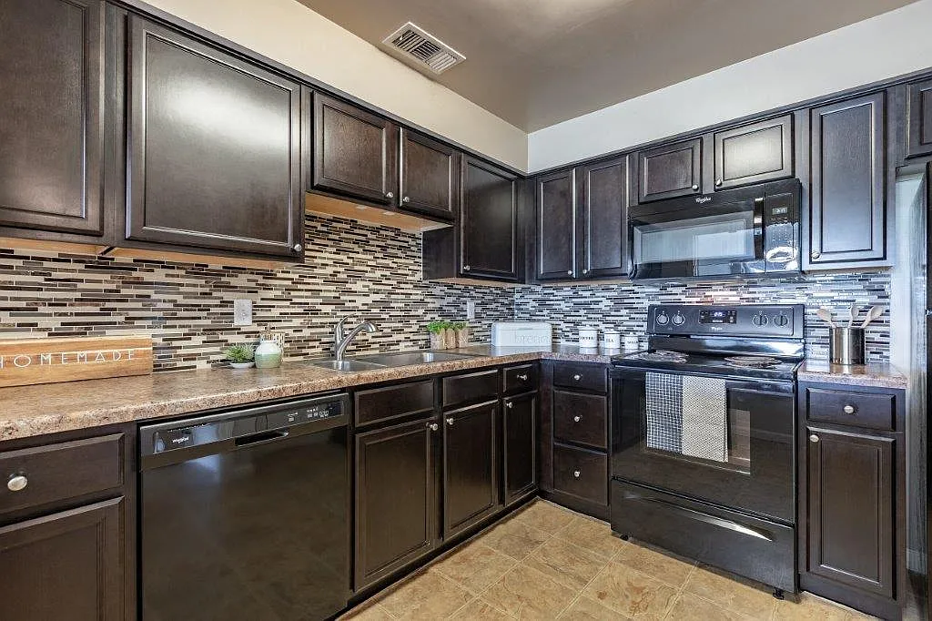 Regency Lakeside Apartment Homes — Photo 3