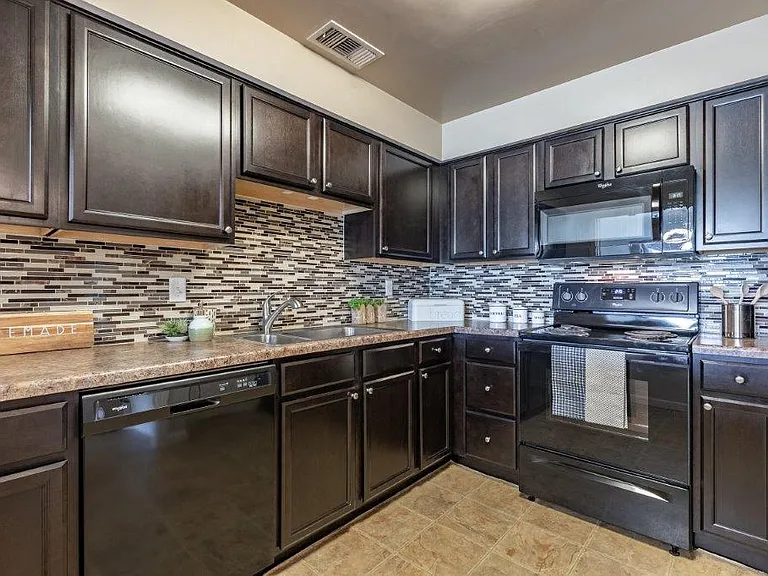Regency Lakeside Apartment Homes — Photo 3