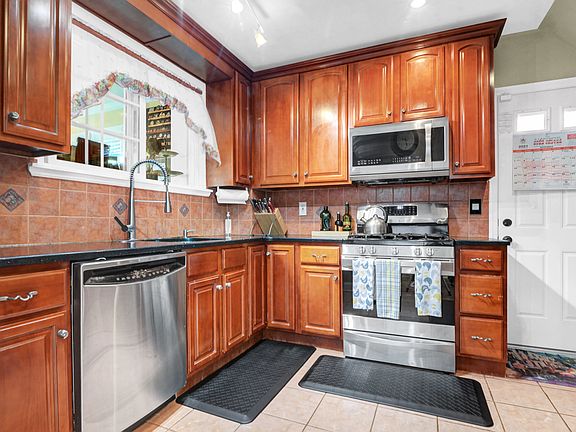 4th image of 115-56 223rd St