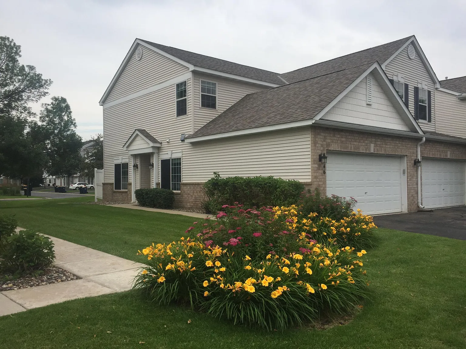 3 bed, 1671 sqft, $2,400 — Photo 1