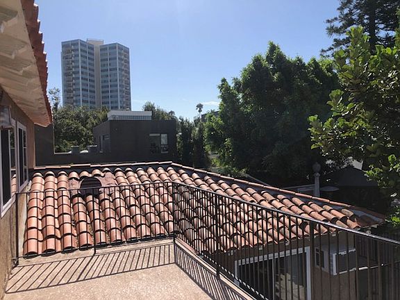 4th image of 2747 E Ocean Blvd Unit A