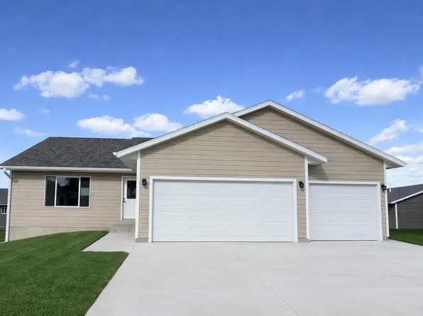 1401 Millie Ln, Yankton, SD 57078
