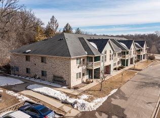 1917 Deerhaven Ln NE APT 17, Rochester, MN 55906