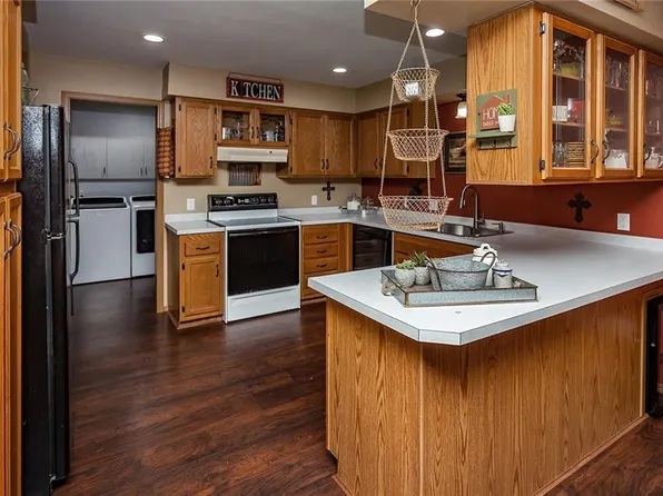 130 Elm St, Earlham, IA 50072