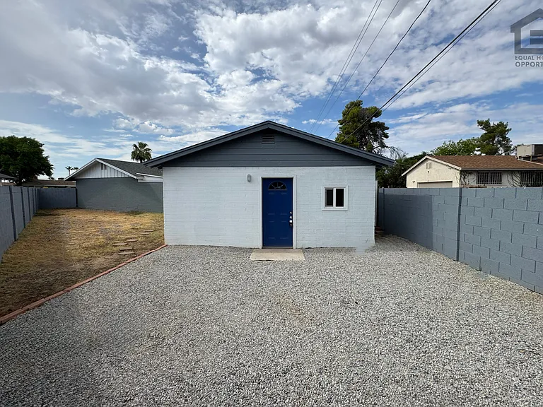 232 W Gail Dr — Photo 2
