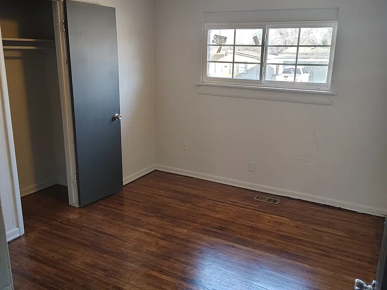5448 N Johnstown Ave — Photo 8