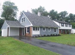 34 Bayberry Ln, Willingboro, NJ 08046