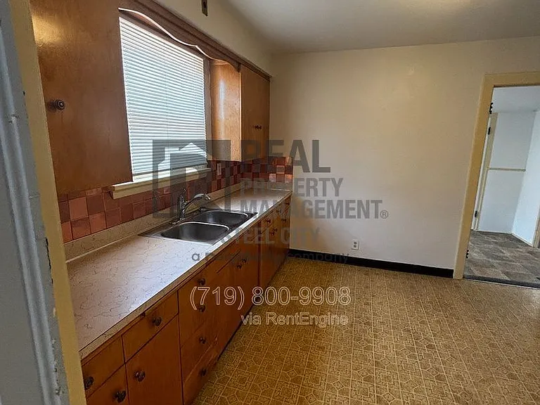 1811 E Evans Ave — Photo 4