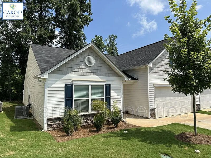 3 bed, 2.0 bath, 1800 sqft, $1,845 — Photo 2