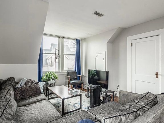 4th image of 229 N Walcott St #2