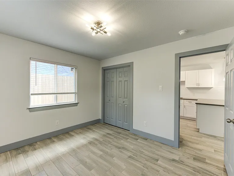 3112 Wentworth St #2 — Photo 18