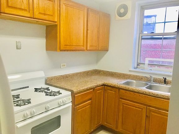 5th image of 2211 W Morse Ave #1