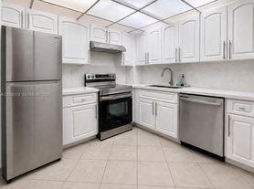 1621 Collins Ave