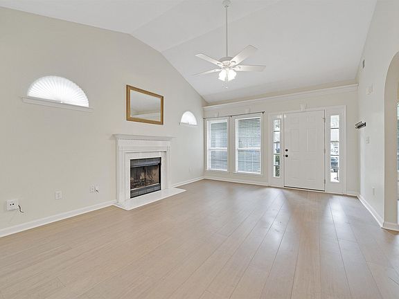 5th image of 114 Hidden Creek Cir