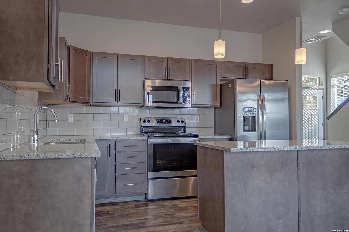 Building Photo - 14717 E Dobbie Ln