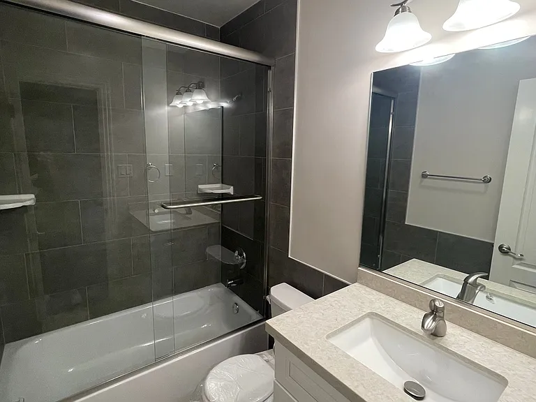 2360 Portland St #999 — Photo 12