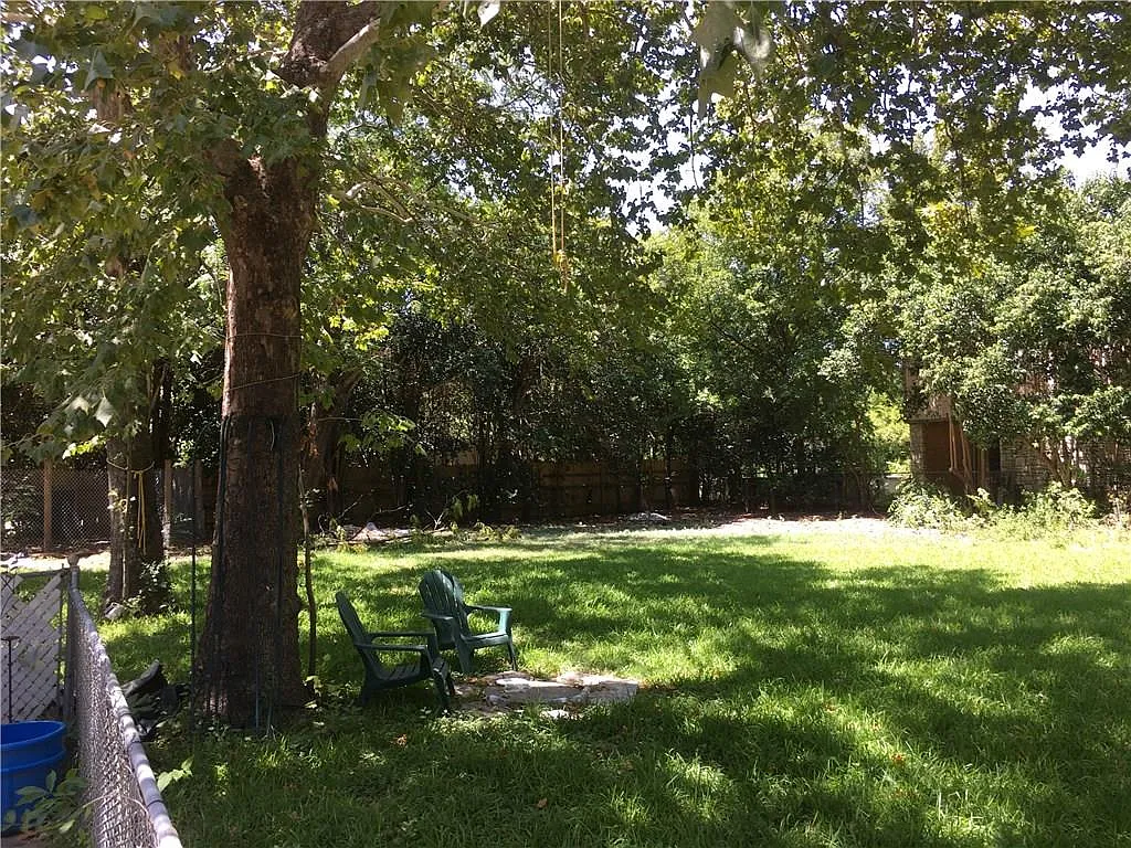 3 bed, 2.0 bath, 1279 sqft, $1,800 — Photo 3