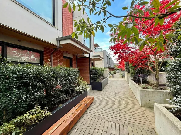 5458 Oak St, Vancouver, BC V6M 2V6