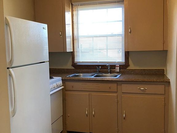 2nd image of 2740 Watson Blvd APT 3