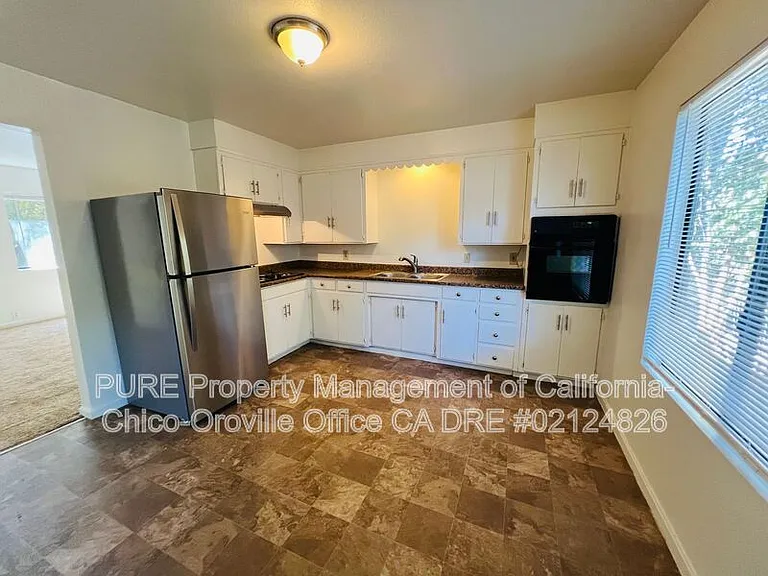 9210 Goodspeed St #B — Photo 4