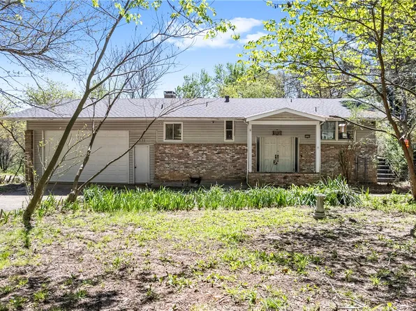 1130 E Shadowridge Dr, Fayetteville, AR 72701