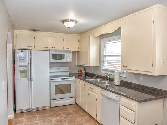 5th image of 78 Willwood St