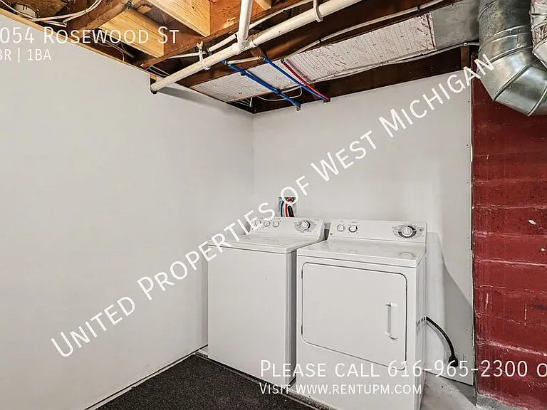 1054 Rosewood St — Photo 10