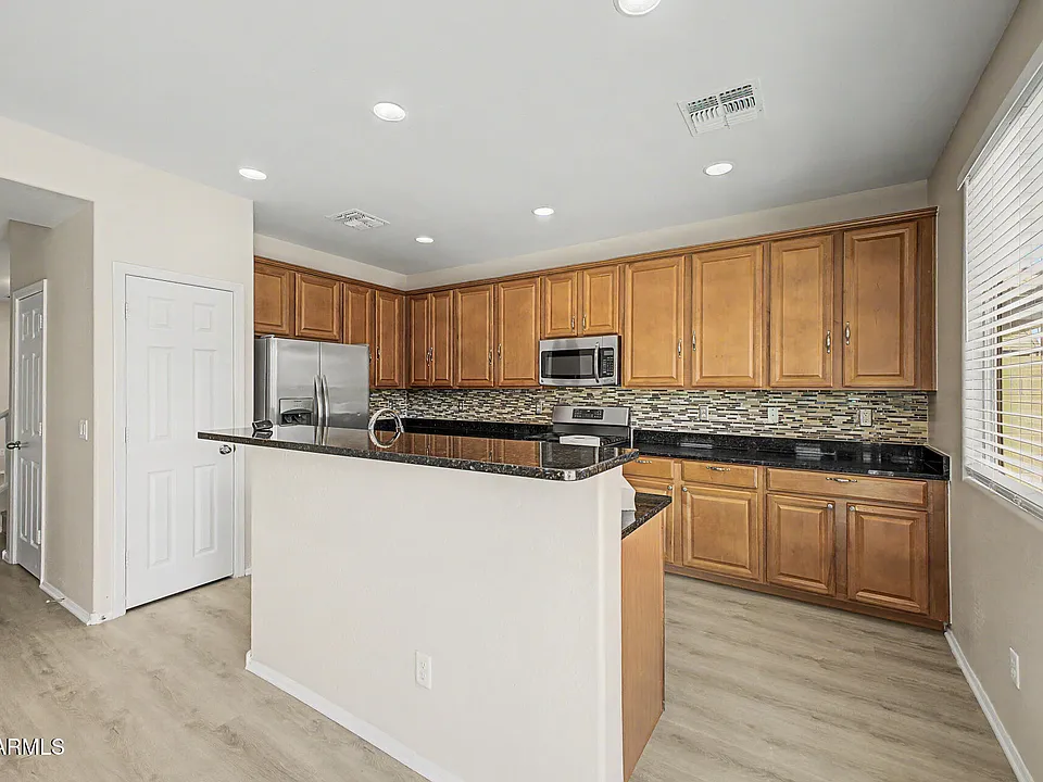 955 E Euclid Ave
