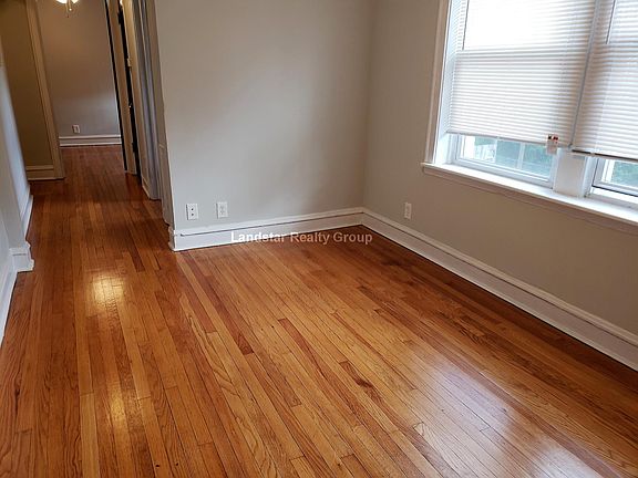 4th image of 4860 N Hermitage Ave APT 1E