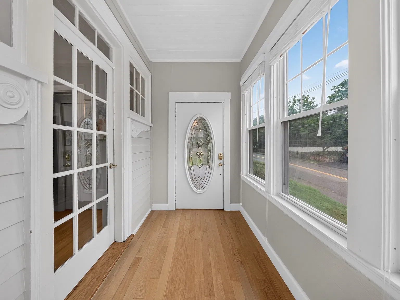 4 bed, 4.0 bath, 2418 sqft, $6,350 — Photo 3