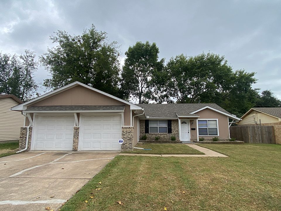 1st image of 814 Poinsettia Dr