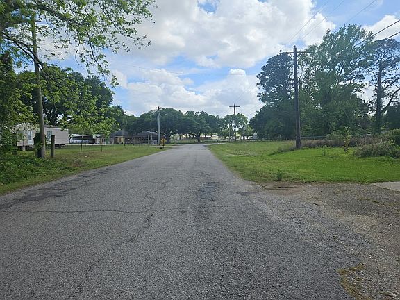 5th image of 922 Austin Rd