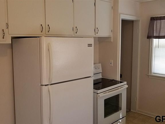 4th image of 2401 Washington St