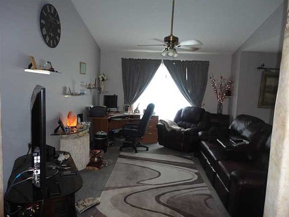 4th image of 107 Huntingridge Pl
