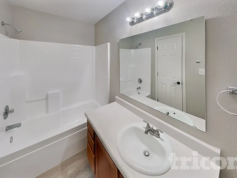 8539 Captain Dr — Photo 15