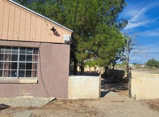 905 NE Camp St, Fabens, TX 79838