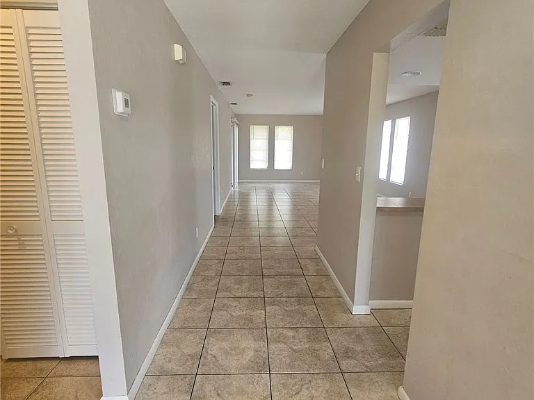 1101 SW 48th Ter — Photo 4