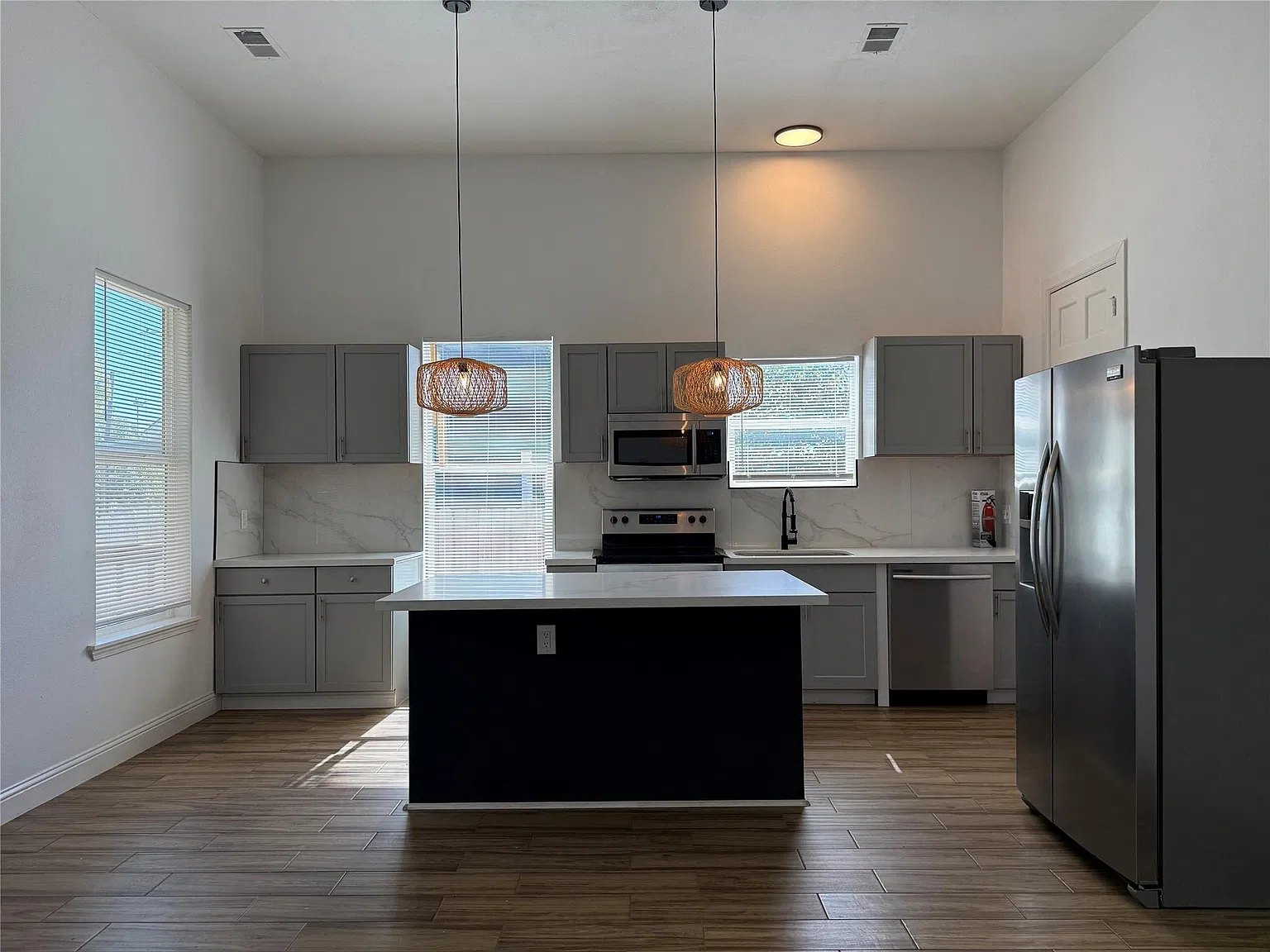 306 Stiles St — Photo 4