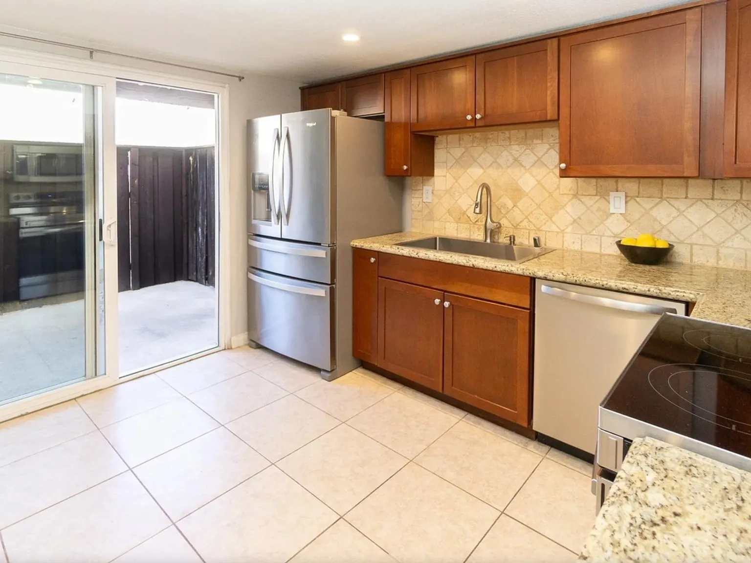 3 bed, 2.5 bath, 1268 sqft, $4,500 — Photo 4