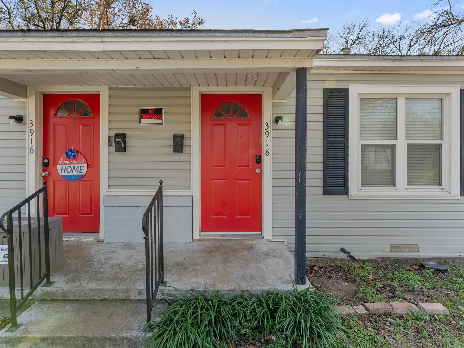 3916 Homan Avenue - 3918 — Photo 4
