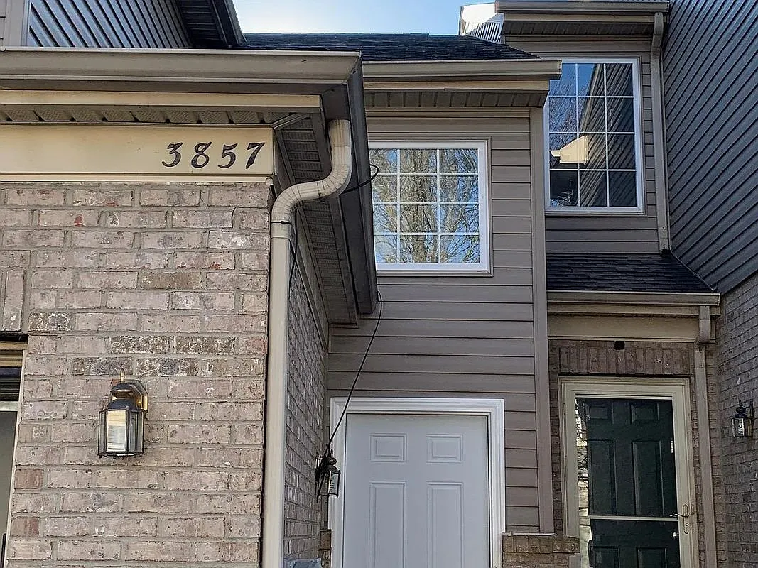 3 bed, 2.0 bath, 1633 sqft, $2,150 — Photo 1