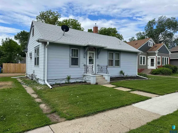 415 W Center St, Madison, SD 57042