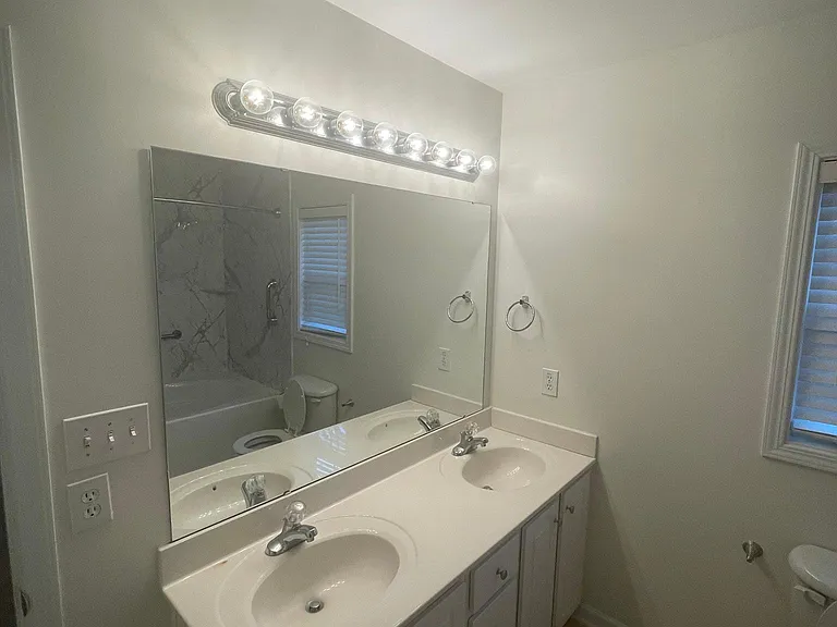 180 Bennington Dr — Photo 17