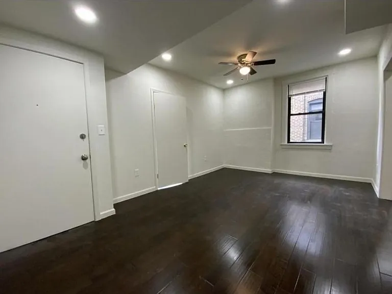5673 Hobart St #11 — Photo 10