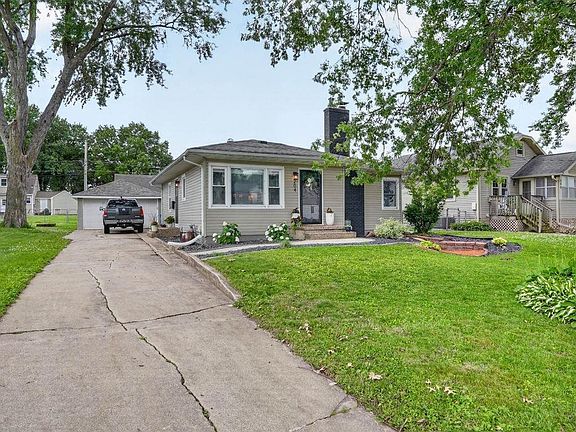 3rd image of 204 Cornwall Ave
